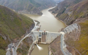 Ecuador compra más energía a Colombia y Perú en medio de crisis por la sequía