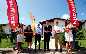 Celsia y Provivienda entregaron las primeras casas en Panamá con energía solar en el proyecto La Hacienda.