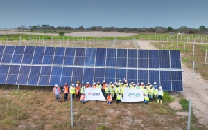 Instalado el primer panel del  parque solar Fundación