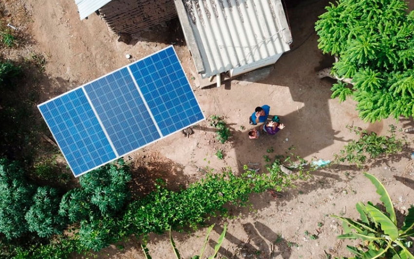 La energía solar empezó a transformar la vida de 250 familias de Fonseca, en La Guajira