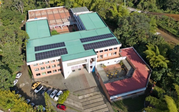 Instituciones educativas de Pereira disminuyen costos de energía en un 80% con paneles solares