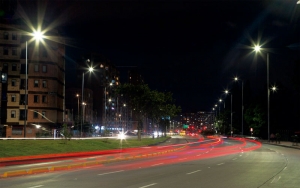 Alcaldía Peñalosa entregó 80.000 luminarias LED que modernizan el alumbrado público de Bogotá.
