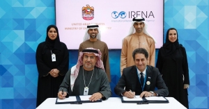 IRENA y el Minenergía e Industria de los EAU firman memorando de entendimiento para cooperar en energías renovables
